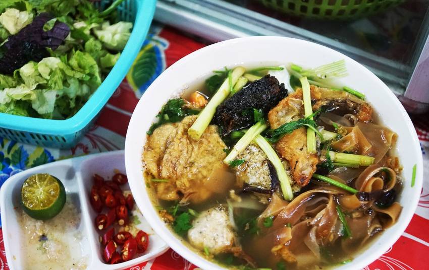 bánh đa cua hải phòng buổi tối