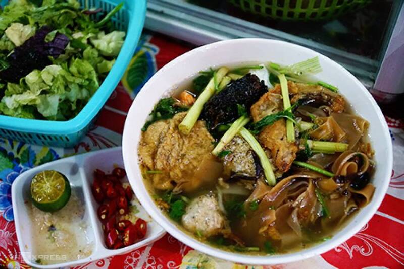 bánh đa cua hải phòng gần sân bay